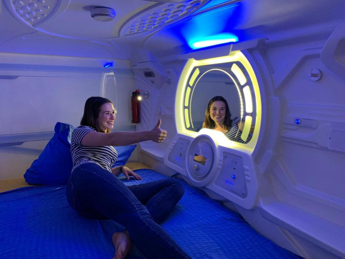 Space Night Capsule *