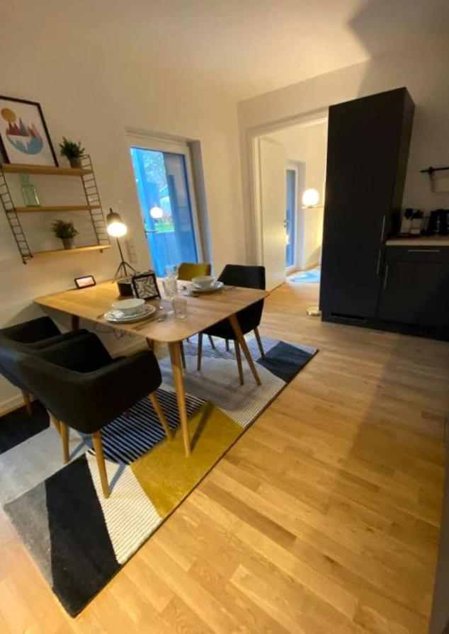 Tesla / Gruenheide Wohnung Hochwertig Moebliert Lägenhet *