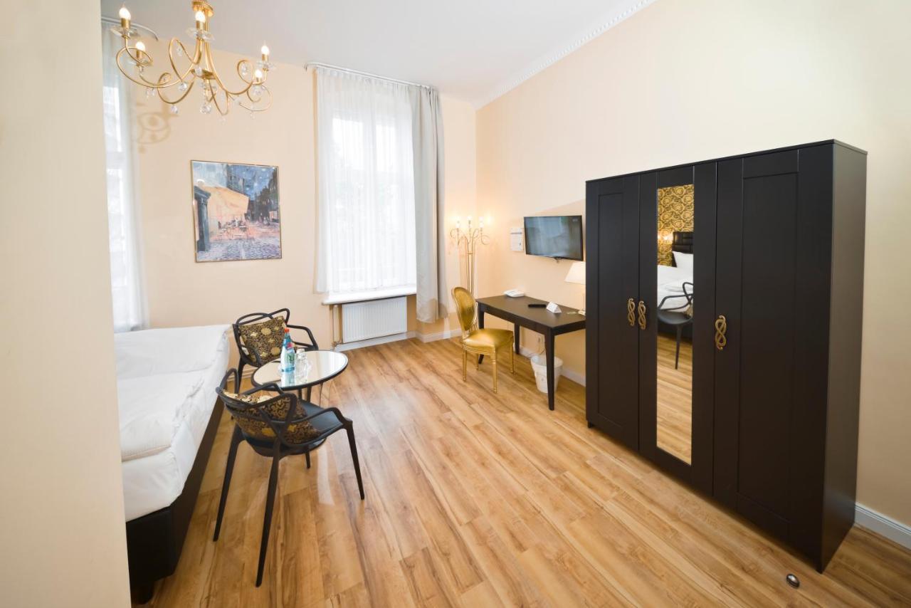 Amc - Schoeneberg Hotell