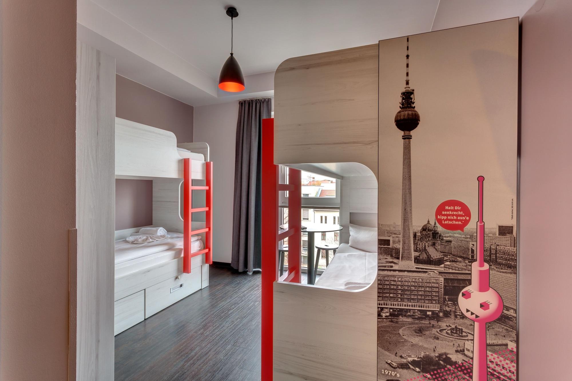 Meininger Alexanderplatz Hotell 3*
