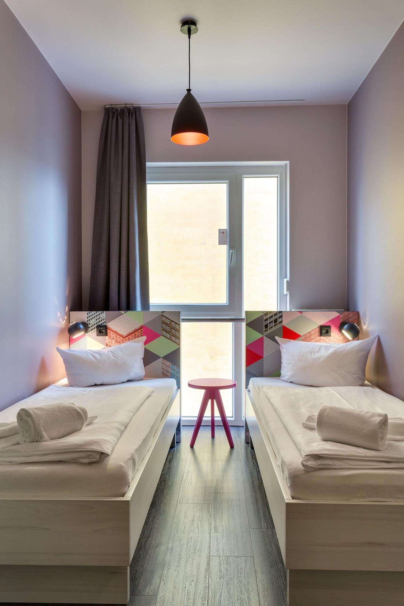Meininger Alexanderplatz Hotell 3*