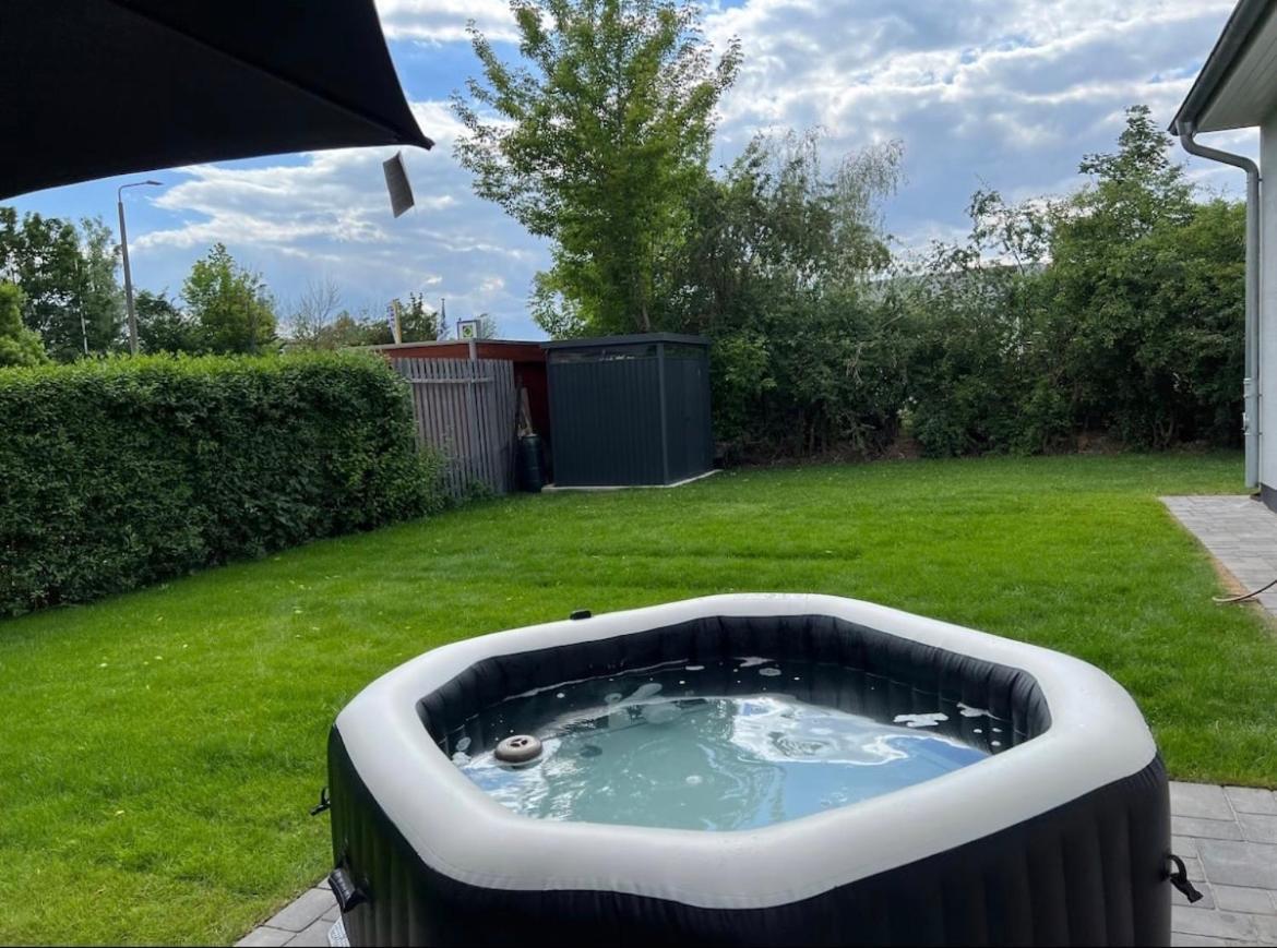 Haushalfte Mit Garten, Kamin, Grill & Whirlpool Nahe Ber Semesterbostad Berlin