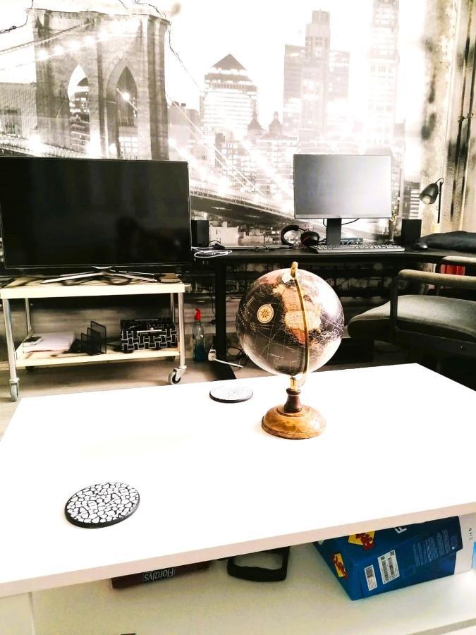 Rum i privatbostad Trendy Cool And Cozy Big In A Area 12 Min Near From The Center *