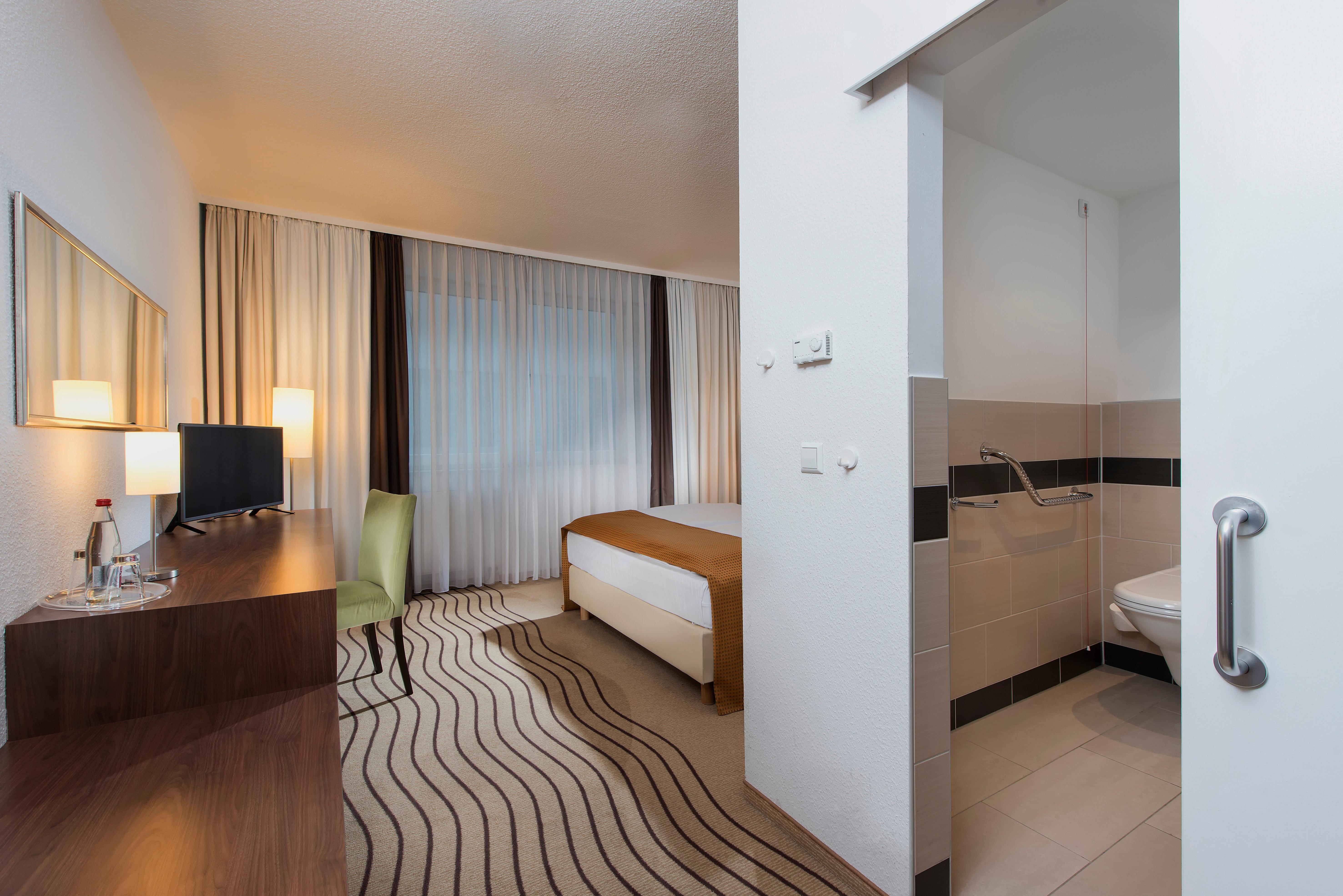 Hotell City-east Landsberger Allee, An Ihg Berlin