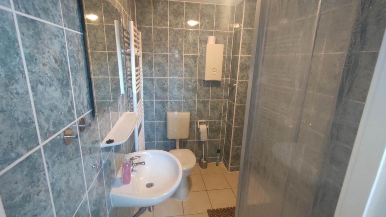 Möbliertes 1 Zimmerapartement Für 3 Personen Mit Bad Und Küchenzeile Aparthotel *