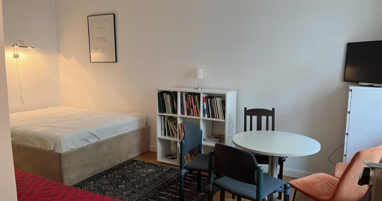 Central, Charming Studio For Up To 3 People In Historic Building Apartment