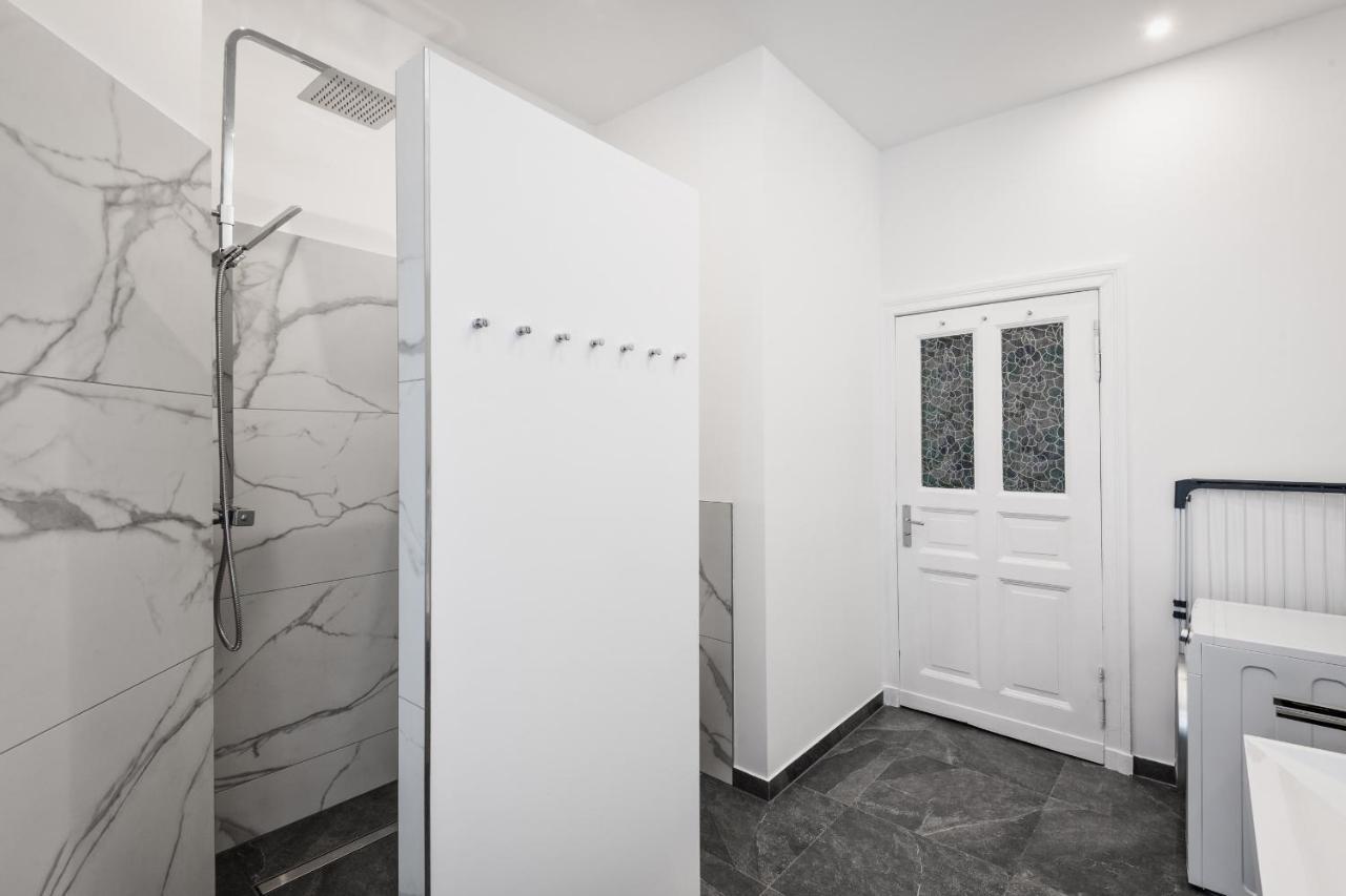 Apartment Riesiges Nahe Kudamm Sehr Schoner Altbau 123m2 Gross 12 Gaste Berlin