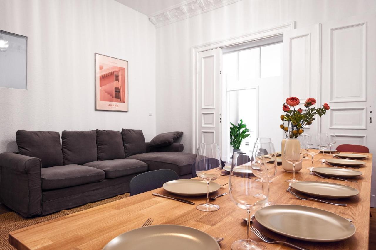Riesiges Nahe Kudamm Sehr Schoner Altbau 123m2 Gross 12 Gaste Apartment