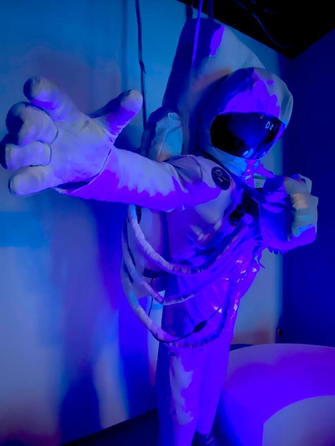 Space Night Capsule Hostel *