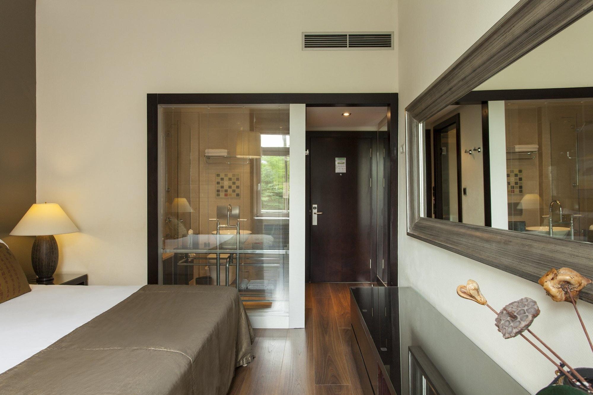 Quentin Design Hotel 4*
