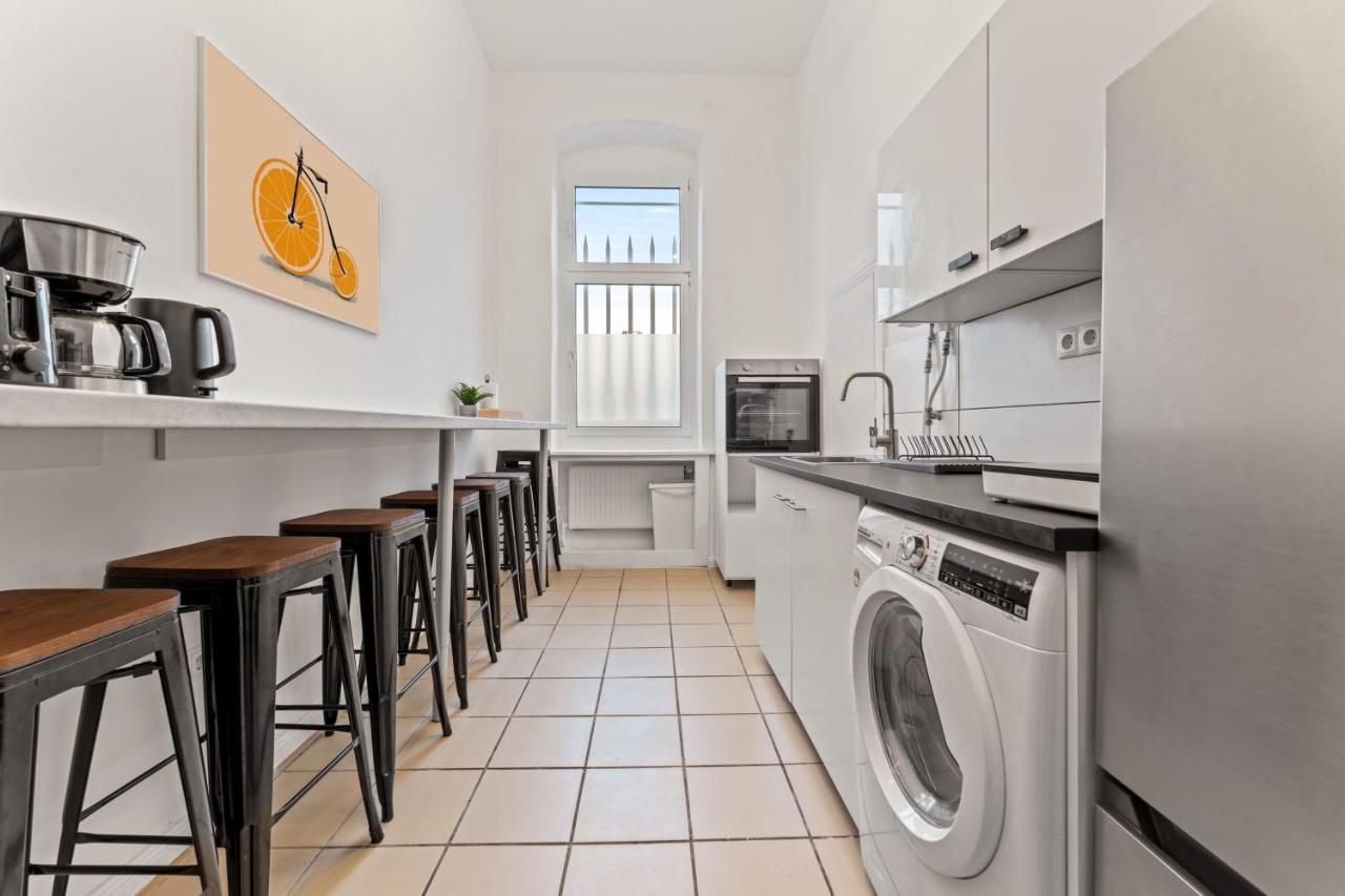 Neues Zentrales Apartment,10 Betten,vollmoebliert, Wifi Apartment *