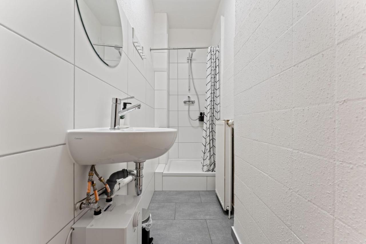 Neues Zentrales Apartment,10 Betten,vollmoebliert, Wifi Apartment Berlin