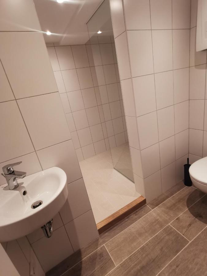 Monteurzimmer / Im Souterrain Neukoelln * Berlin