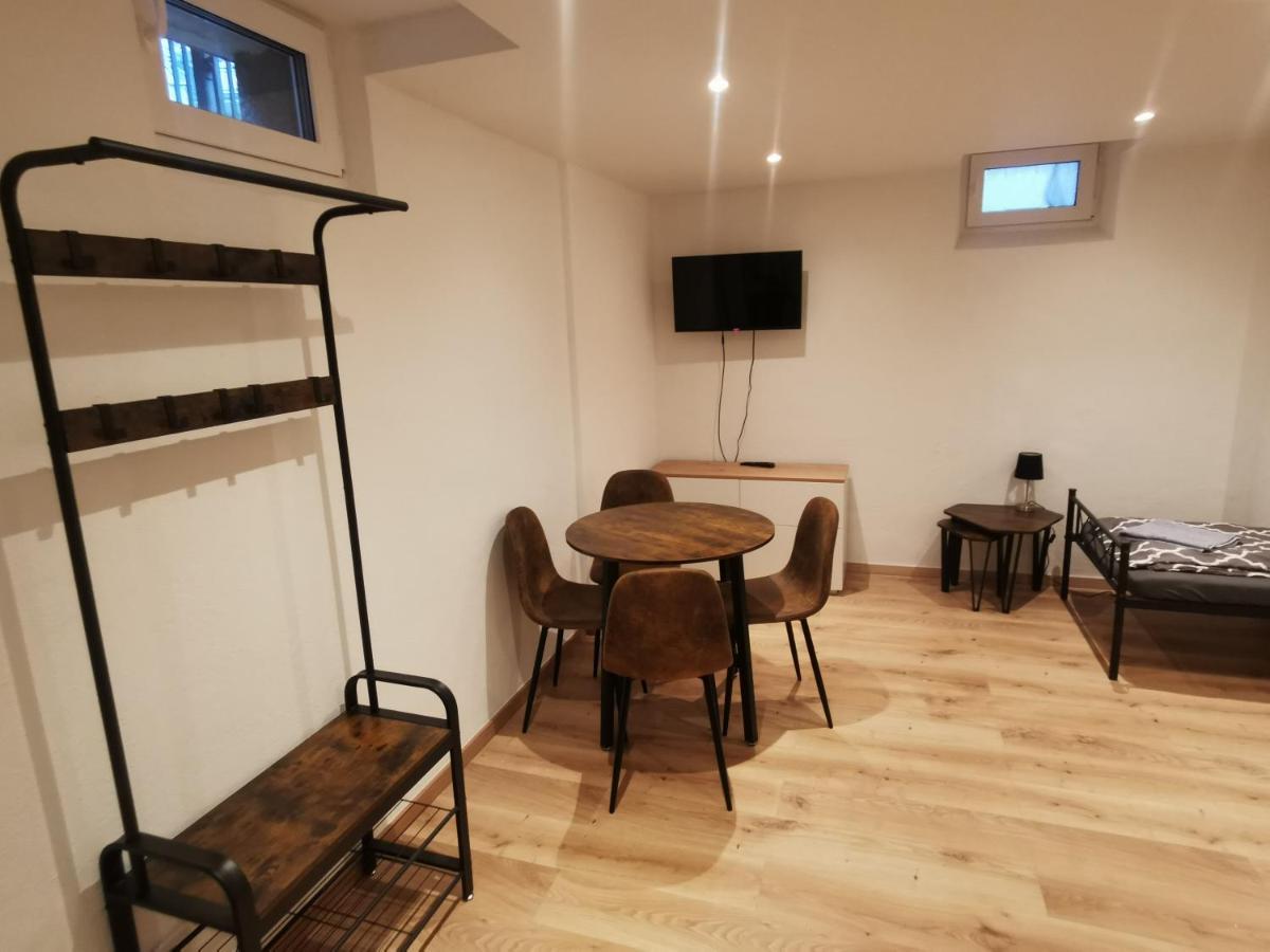 Apartment Monteurzimmer / Im Souterrain Neukoelln