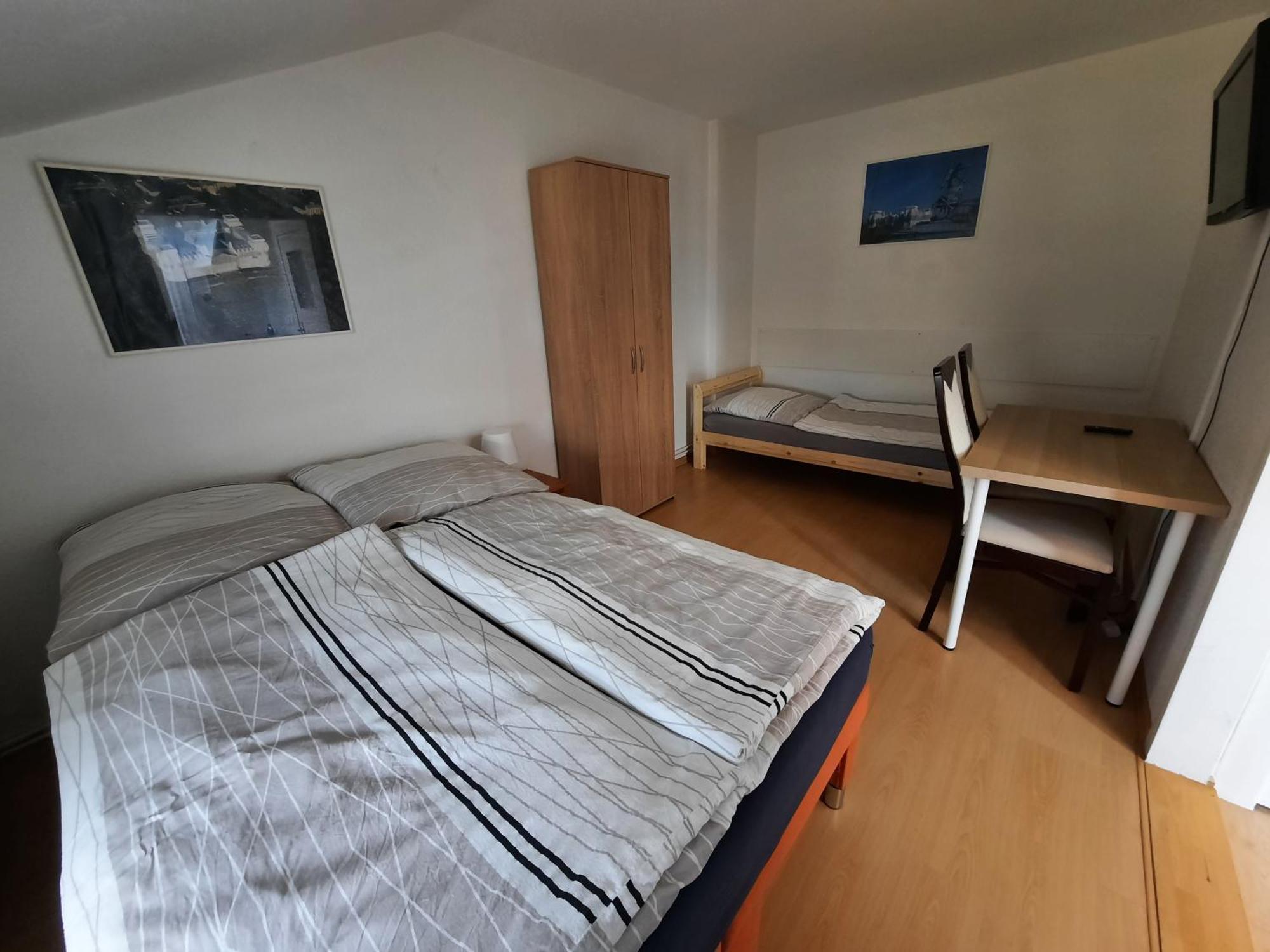 Aparthotel Möbliertes 1 Zimmerapartement Für 3 Personen Mit Bad Und Küchenzeile