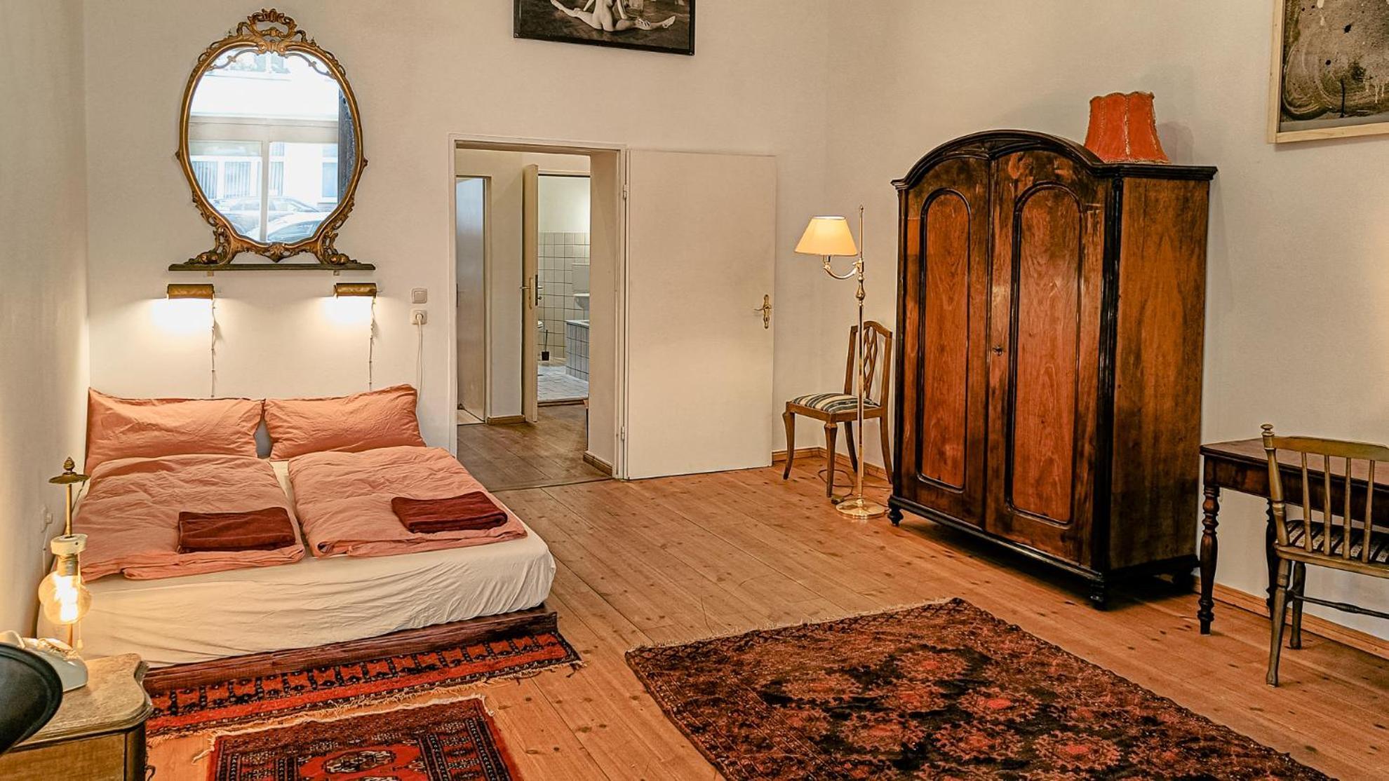 Apartment La Vie En Rose: Elegance And Art Berlin
