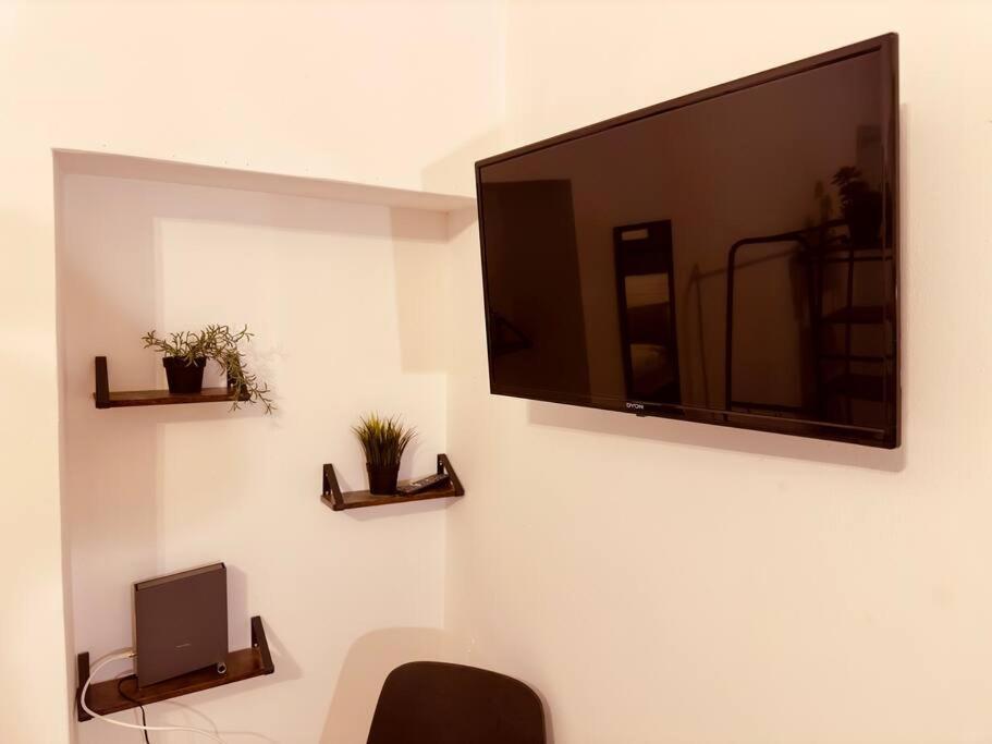 Loft With Gym - Kitchen / Wifi / Free Parking Apartment