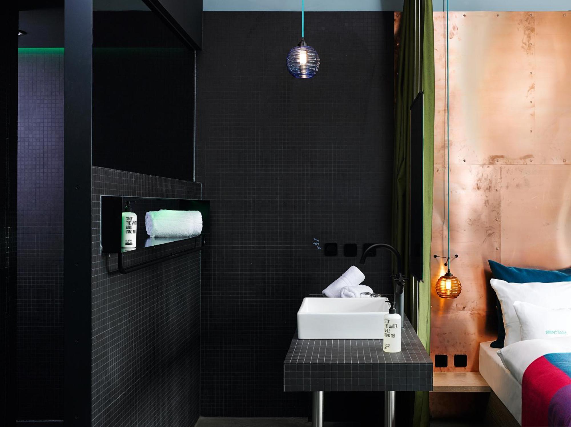 Hotell 25hours Bikini 4*