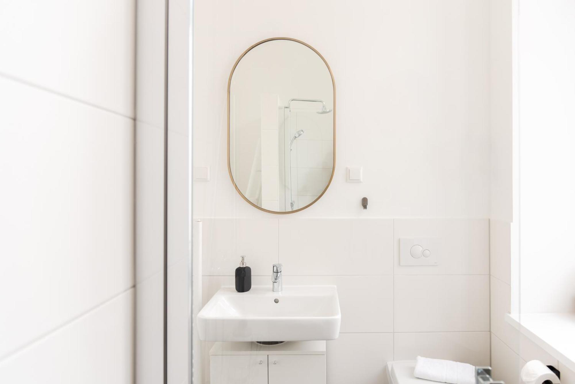 Exklusive Luxus-unterkunft In Mitte: 2 Apartments, 130m², Designer-moebel, Co2 Neutrale Reinigung Lägenhet *