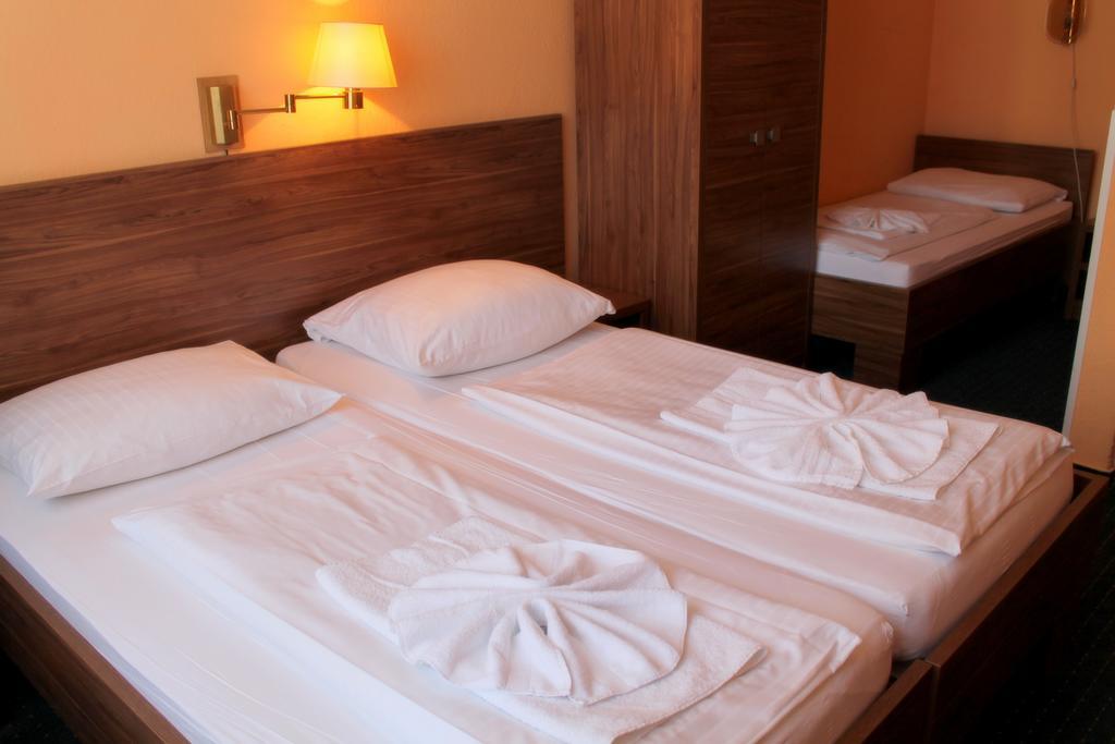 Hotell Ansbach Am Kadewe
