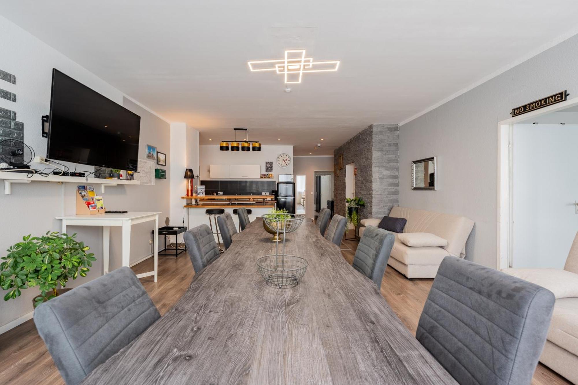 Modern Fancy Center *