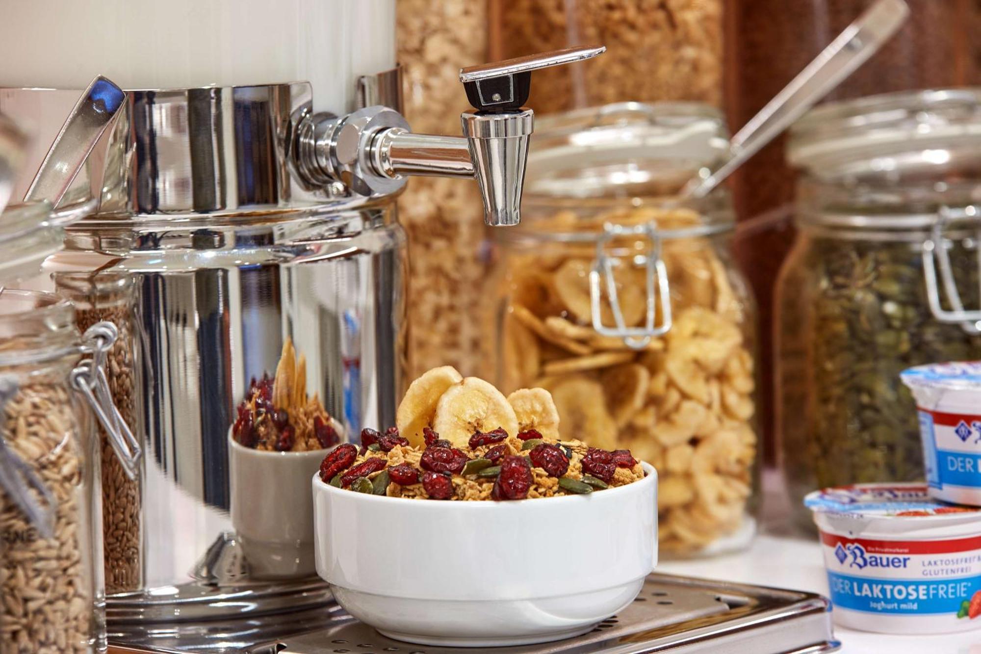 Hampton By Hilton Centre Alexanderplatz Hotell 3*