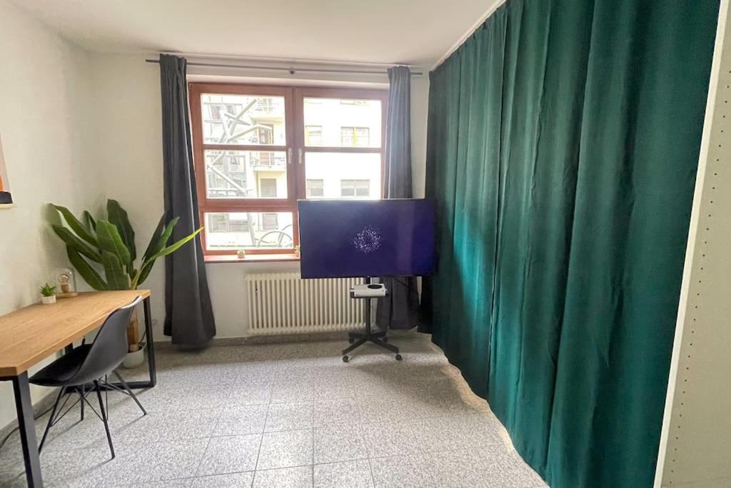 Modern L Netflix L Fast Wifi L Xbox Apartment Berlin