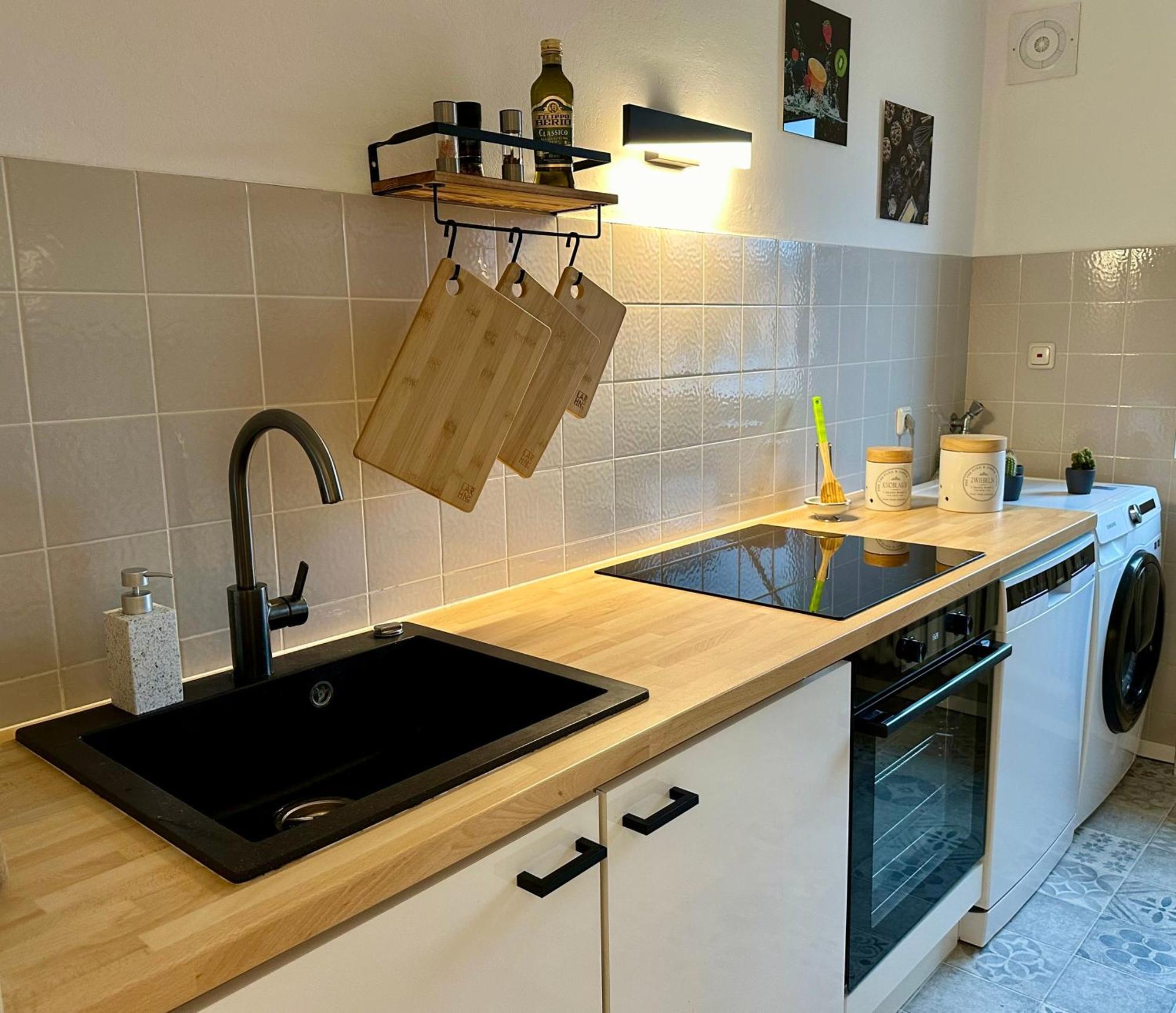 Southside - Kueche, Parkplatz, Balkon Apartment Berlin