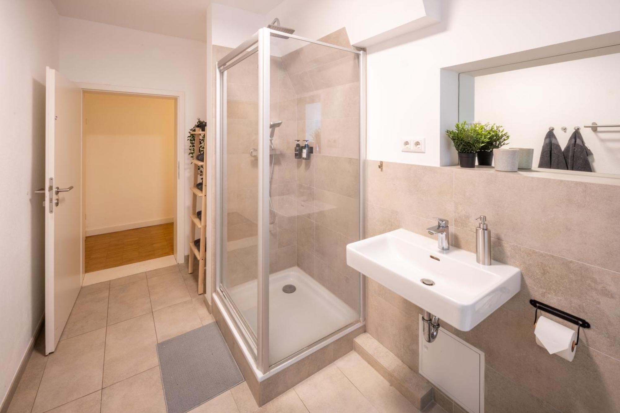 100qm2, Superior Suite, 7 Beds, Rain Shower * Berlin