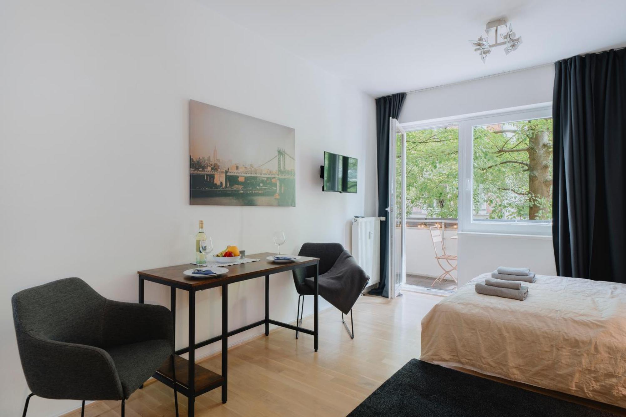 Lägenhet Lovely With Balcony - Cozy , Near Kadewe & Kurfuerstendamm Berlin