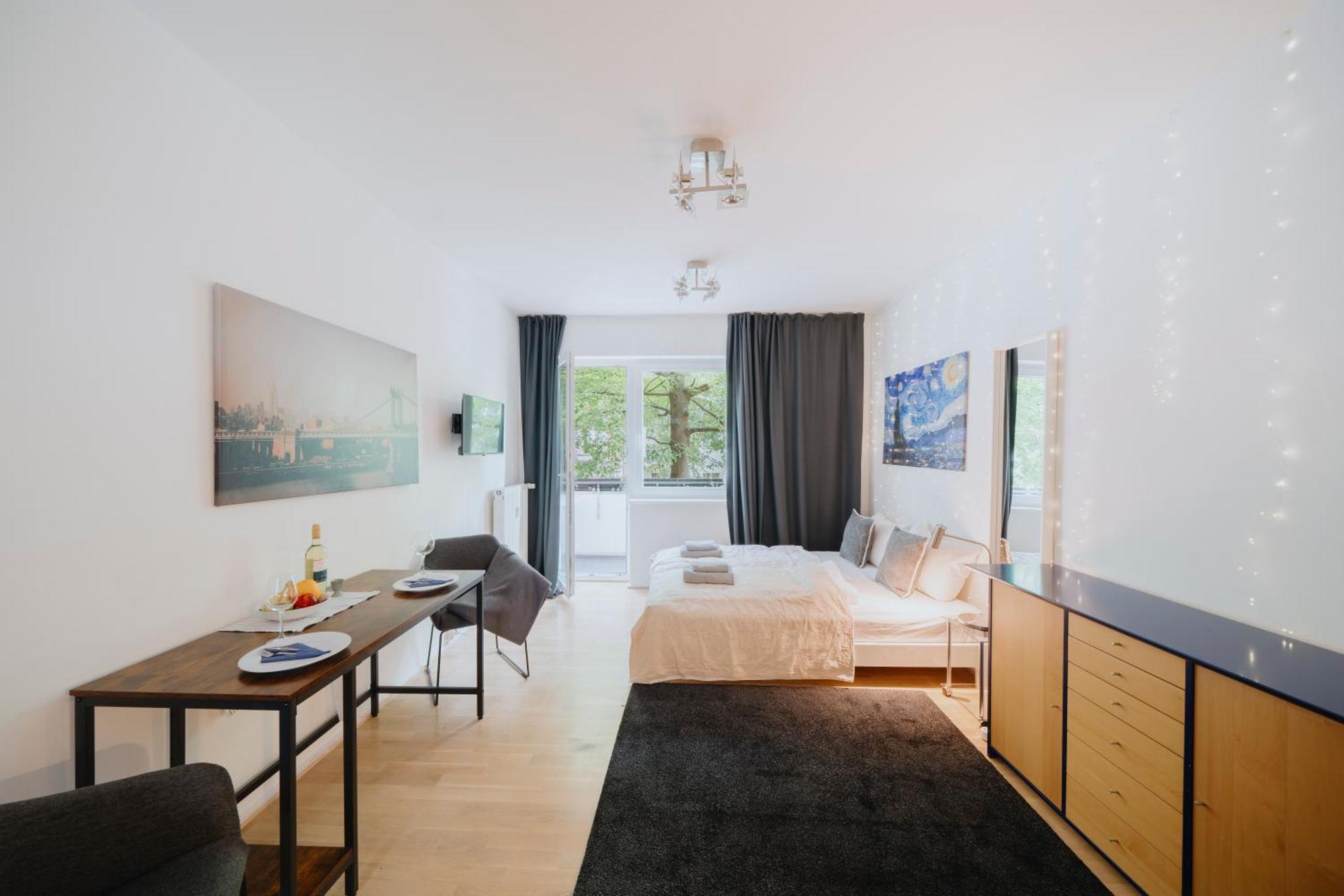 Lovely With Balcony - Cozy , Near Kadewe & Kurfuerstendamm Lägenhet