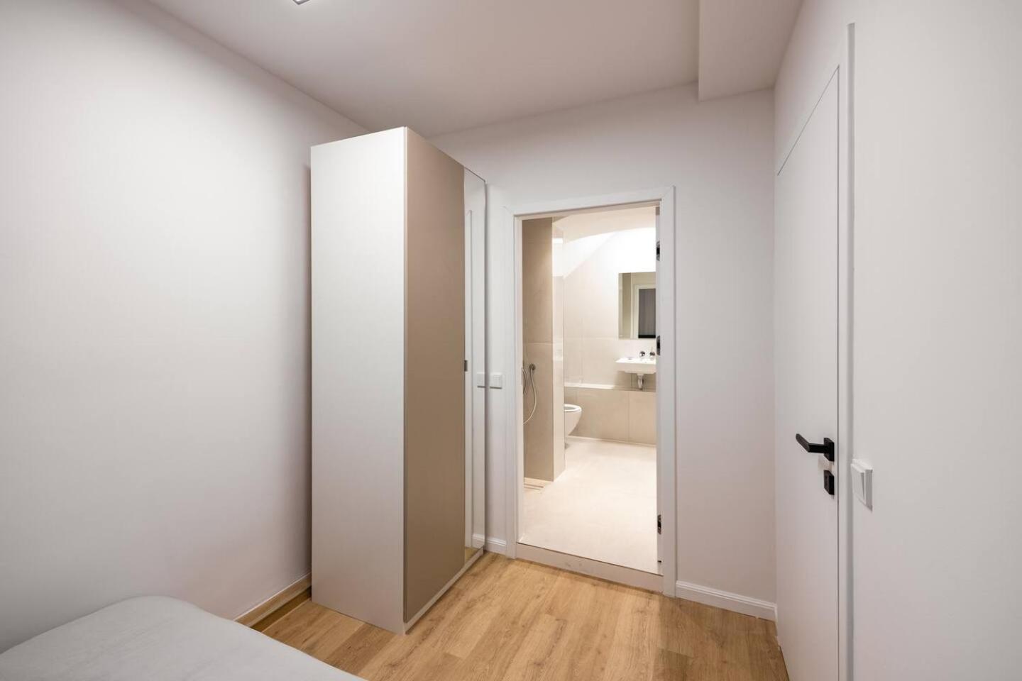 Spacious Apartments In Mitte- Feel The Citycenter