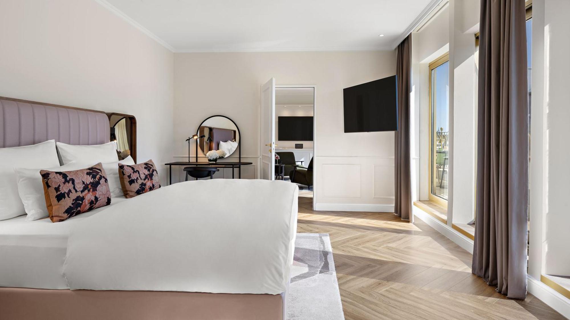 Hotell Bristol 5*