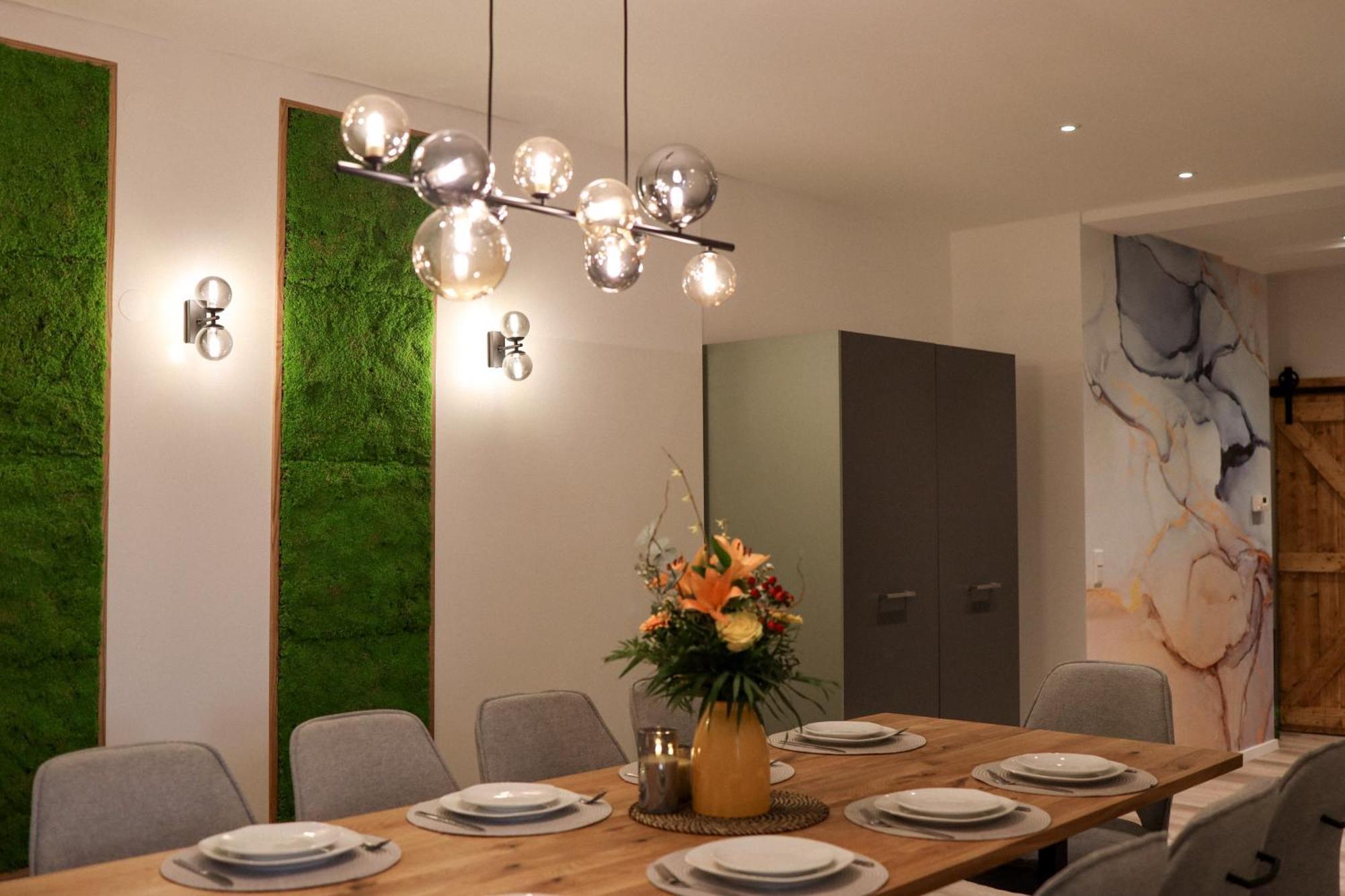 Oomph The Grand Group & Family Retreat Apartment