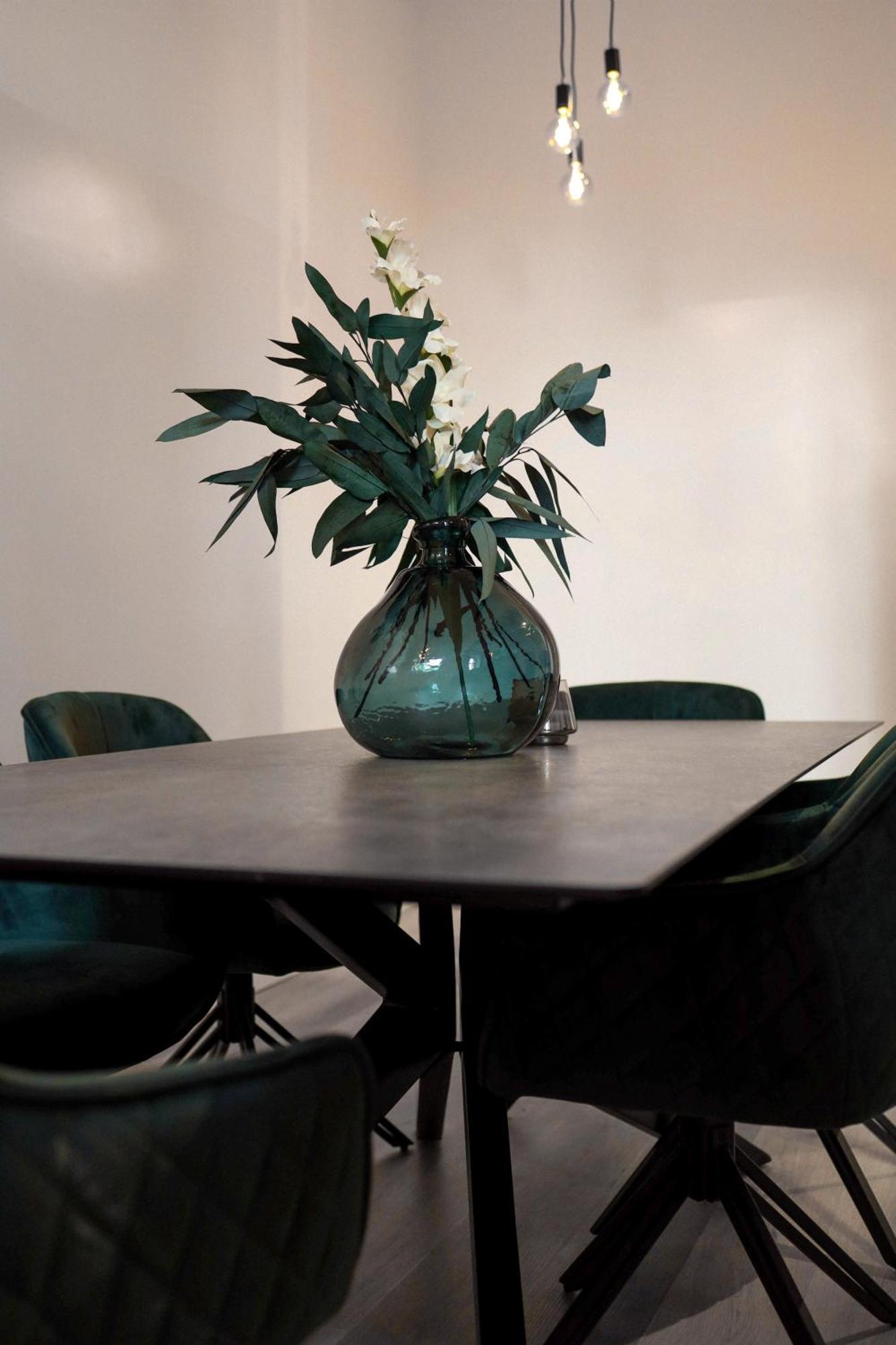 Oomph The Grand Group & Family Retreat Apartment