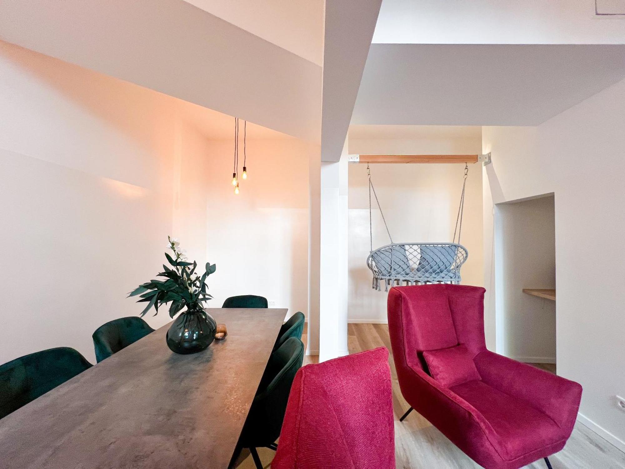 Oomph The Grand Group & Family Retreat Apartment