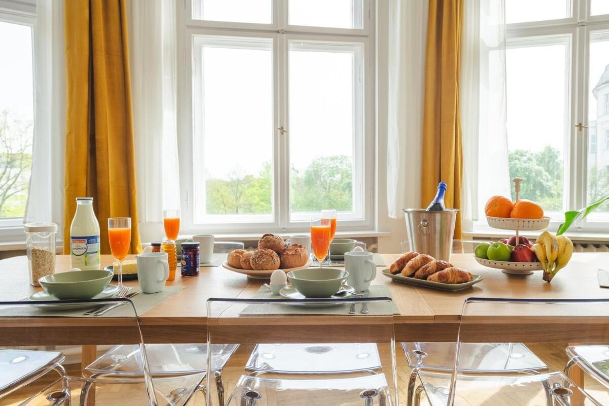 Kaiser 04 By Rockchair L Superhost Status L 3 Bedrooms Boxspringbeds 2 Bathrooms L Cozy Family & Business Flair 155 Sqm 3 Balcony 4th Floor Elevator Up To 10 Guests Welcomes You! Apartment