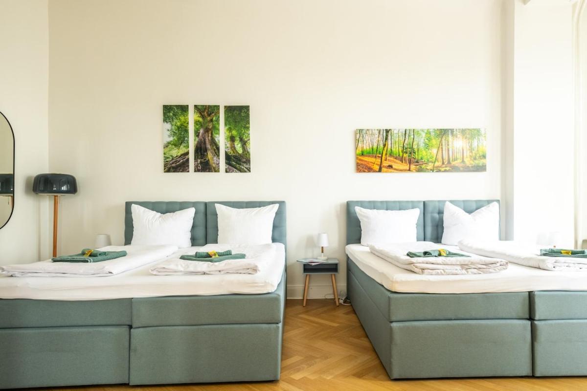 Kaiser 04 By Rockchair L Superhost Status L 3 Bedrooms Boxspringbeds 2 Bathrooms L Cozy Family & Business Flair 155 Sqm 3 Balcony 4th Floor Elevator Up To 10 Guests Welcomes You! Apartment