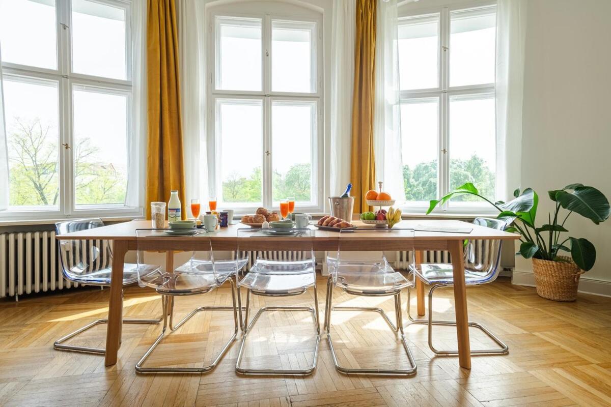 Apartment Kaiser 04 By Rockchair L Superhost Status L 3 Bedrooms Boxspringbeds 2 Bathrooms L Cozy Family & Business Flair 155 Sqm 3 Balcony 4th Floor Elevator Up To 10 Guests Welcomes You!