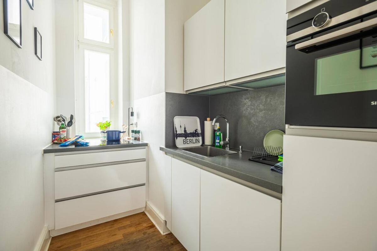 Kaiser 04 By Rockchair L Superhost Status L 3 Bedrooms Boxspringbeds 2 Bathrooms L Cozy Family & Business Flair 155 Sqm 3 Balcony 4th Floor Elevator Up To 10 Guests Welcomes You!