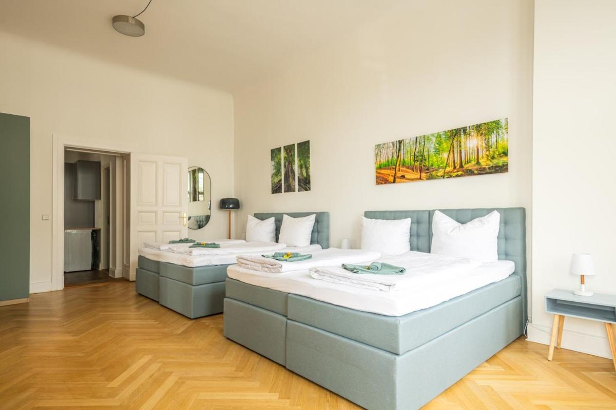 Apartment Kaiser 04 By Rockchair L Superhost Status L 3 Bedrooms Boxspringbeds 2 Bathrooms L Cozy Family & Business Flair 155 Sqm 3 Balcony 4th Floor Elevator Up To 10 Guests Welcomes You! *