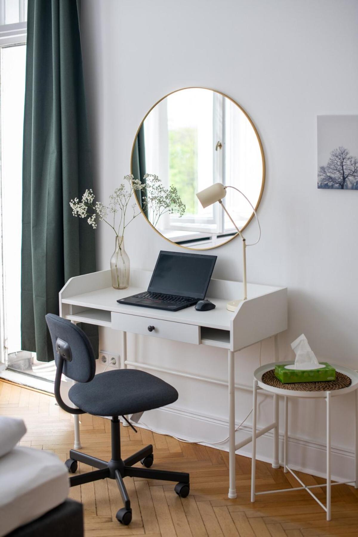 Apartment Kaiser 04 By Rockchair L Superhost Status L 3 Bedrooms Boxspringbeds 2 Bathrooms L Cozy Family & Business Flair 155 Sqm 3 Balcony 4th Floor Elevator Up To 10 Guests Welcomes You!