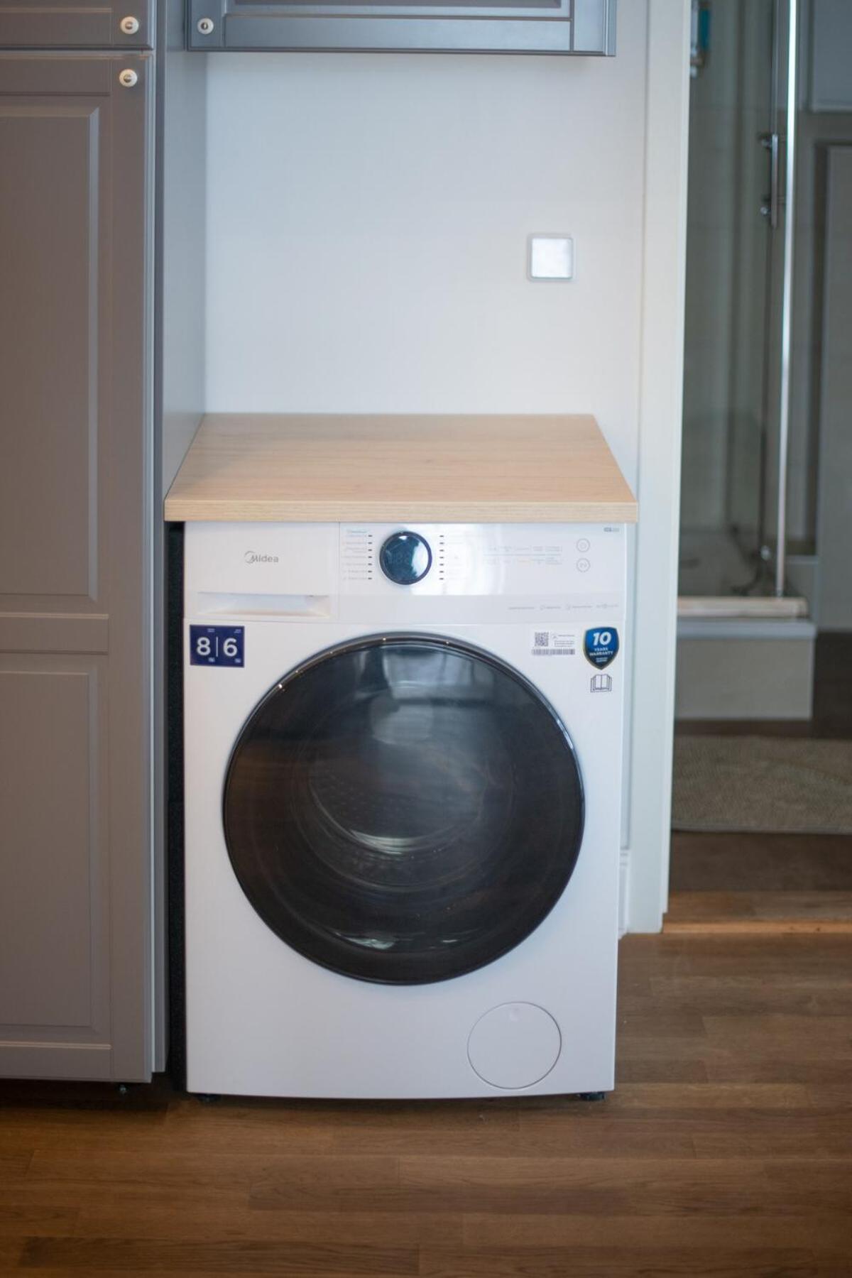 Kaiser 04 By Rockchair L Superhost Status L 3 Bedrooms Boxspringbeds 2 Bathrooms L Cozy Family & Business Flair 155 Sqm 3 Balcony 4th Floor Elevator Up To 10 Guests Welcomes You! Apartment *