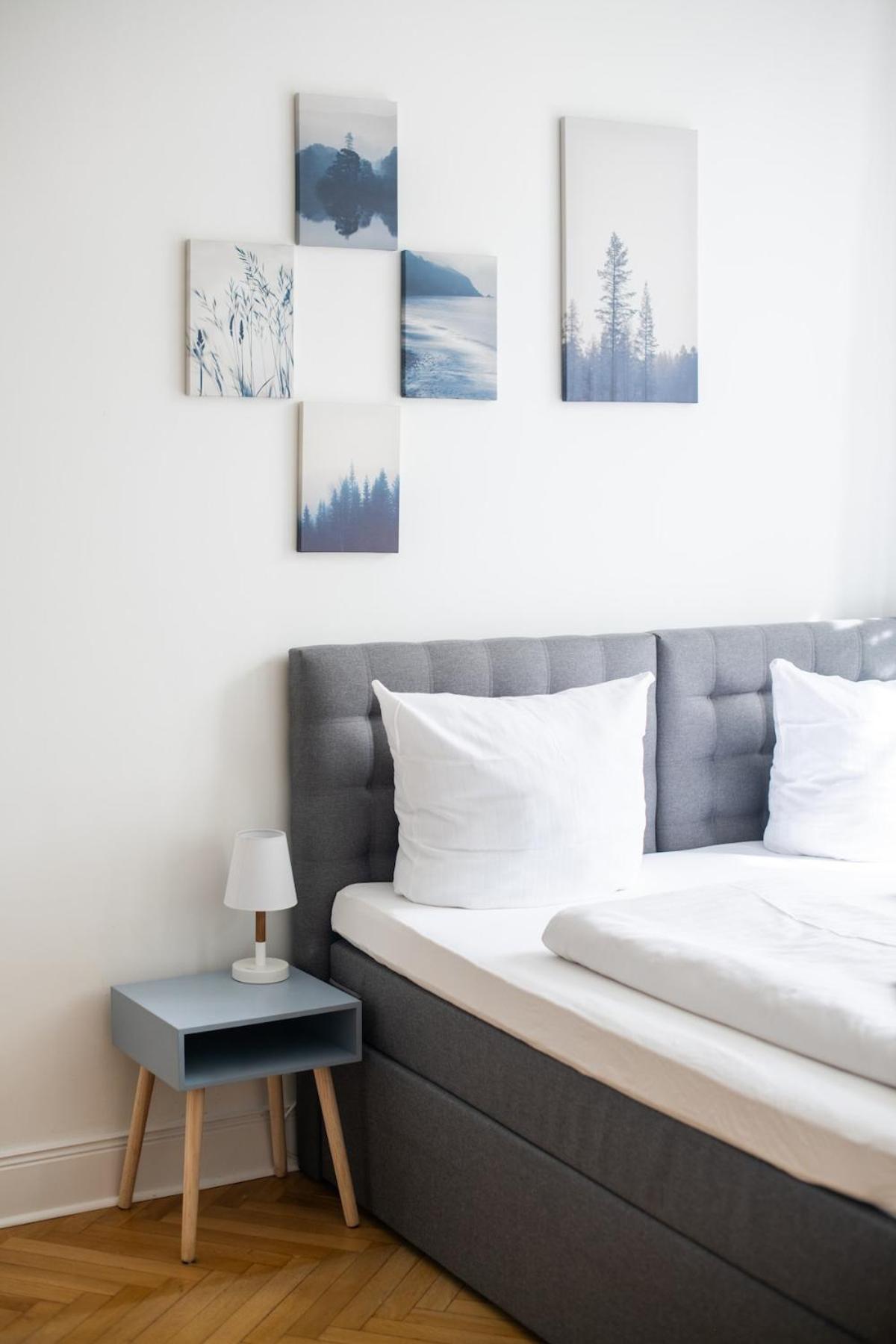 Kaiser 04 By Rockchair L Superhost Status L 3 Bedrooms Boxspringbeds 2 Bathrooms L Cozy Family & Business Flair 155 Sqm 3 Balcony 4th Floor Elevator Up To 10 Guests Welcomes You! *