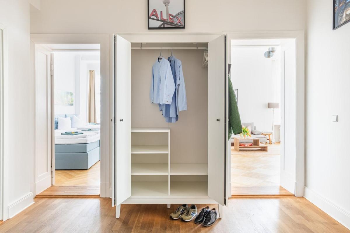 Apartment Kaiser 04 By Rockchair L Superhost Status L 3 Bedrooms Boxspringbeds 2 Bathrooms L Cozy Family & Business Flair 155 Sqm 3 Balcony 4th Floor Elevator Up To 10 Guests Welcomes You! *