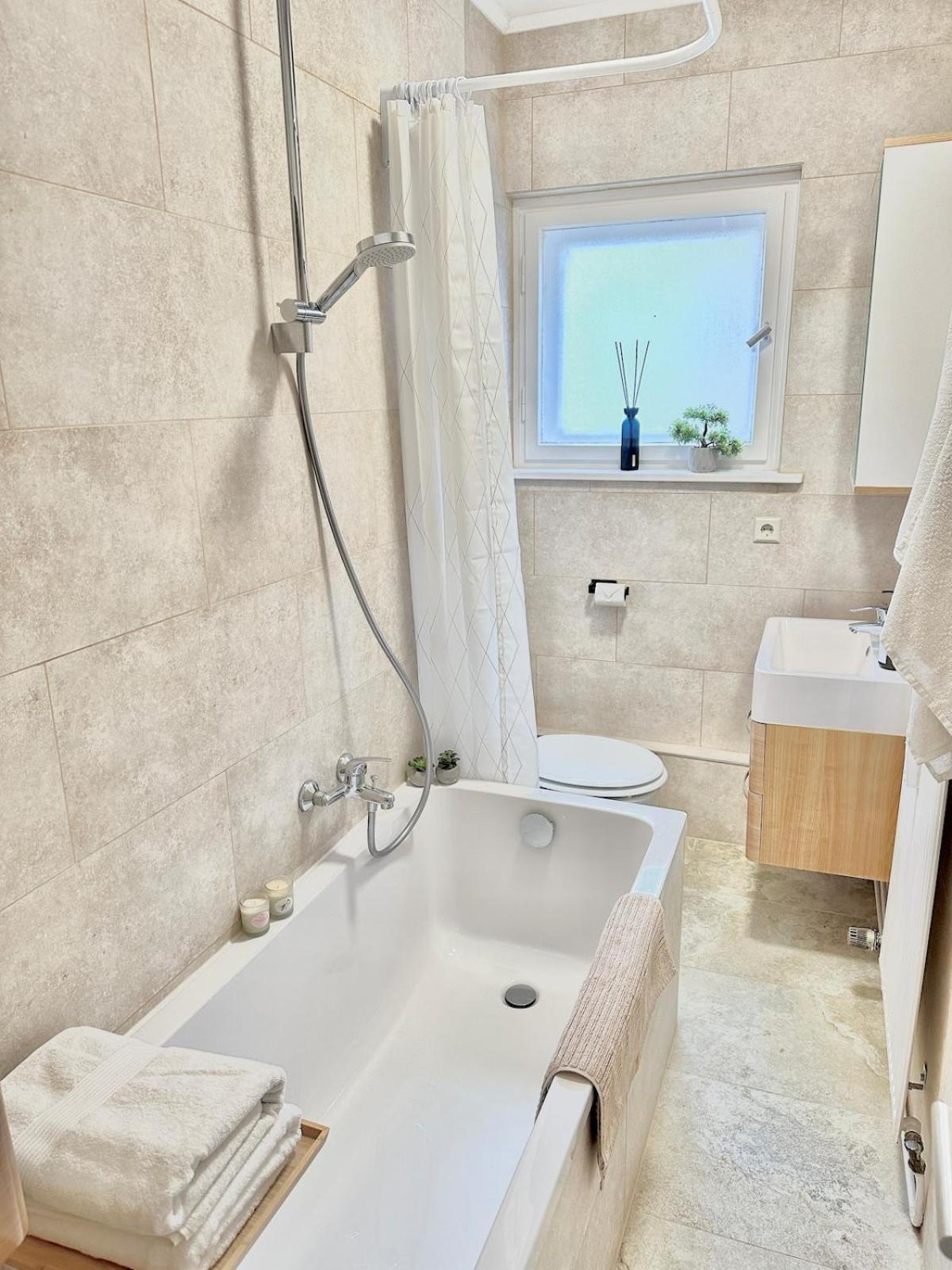 Apartment Stylish In Neukoelln Kiez Privat Parkplatz