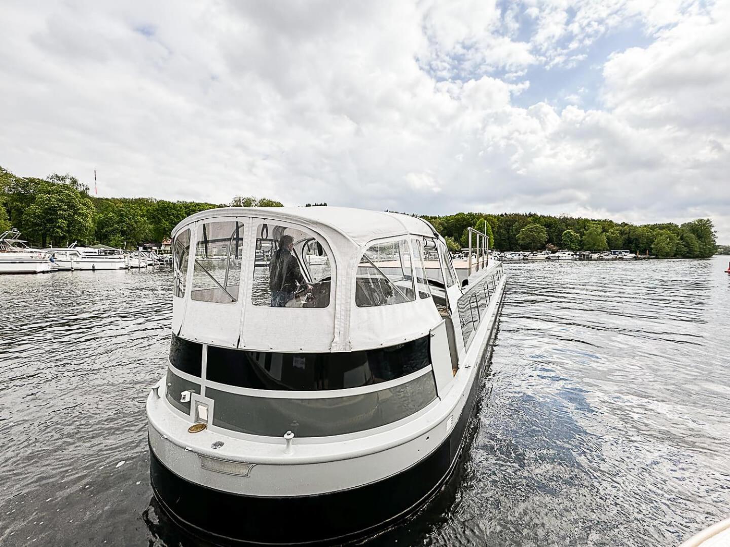 Moonrooms - Luxus Wohnschiff Ferienhaus Berlin