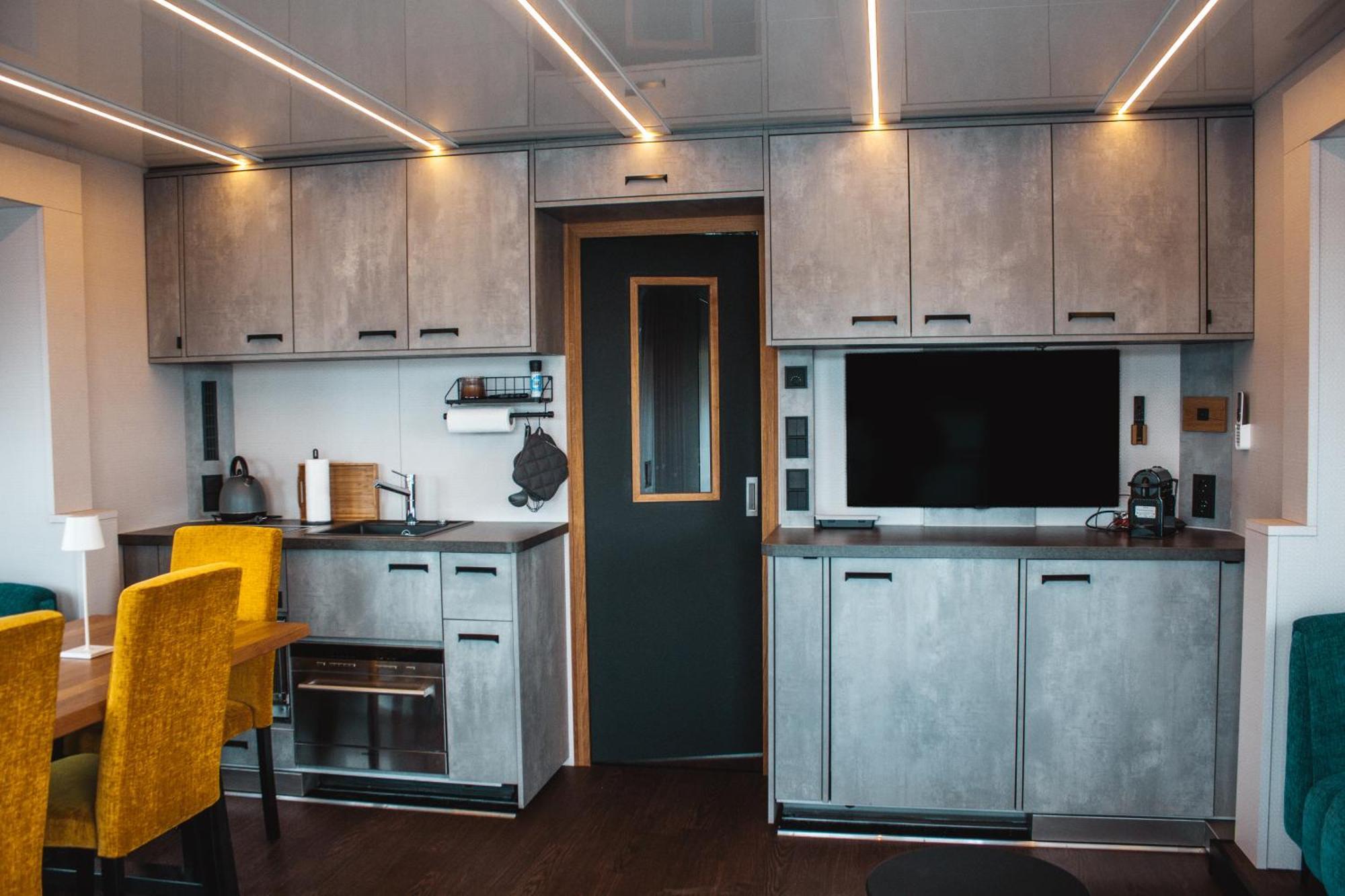 Moonrooms - Luxus Hausboot