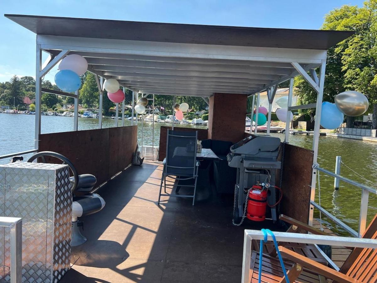 Botel Party Grill Boot