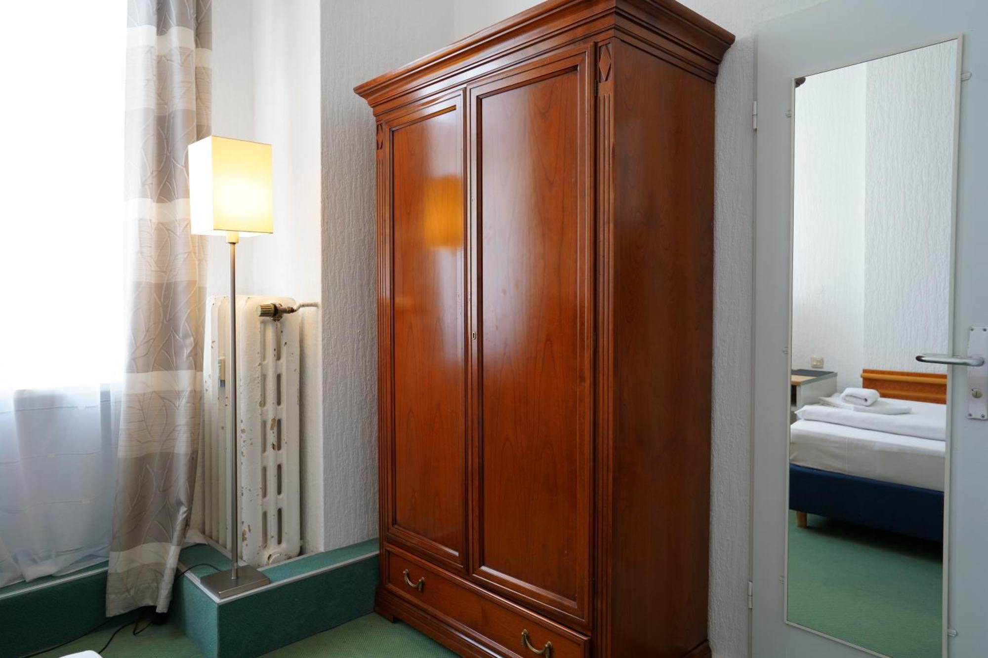 Ambert Hotel 3*